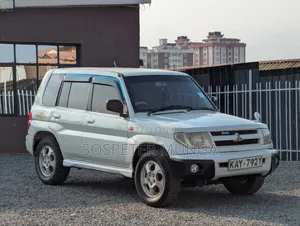 Mitsubishi Pajero 2000 White