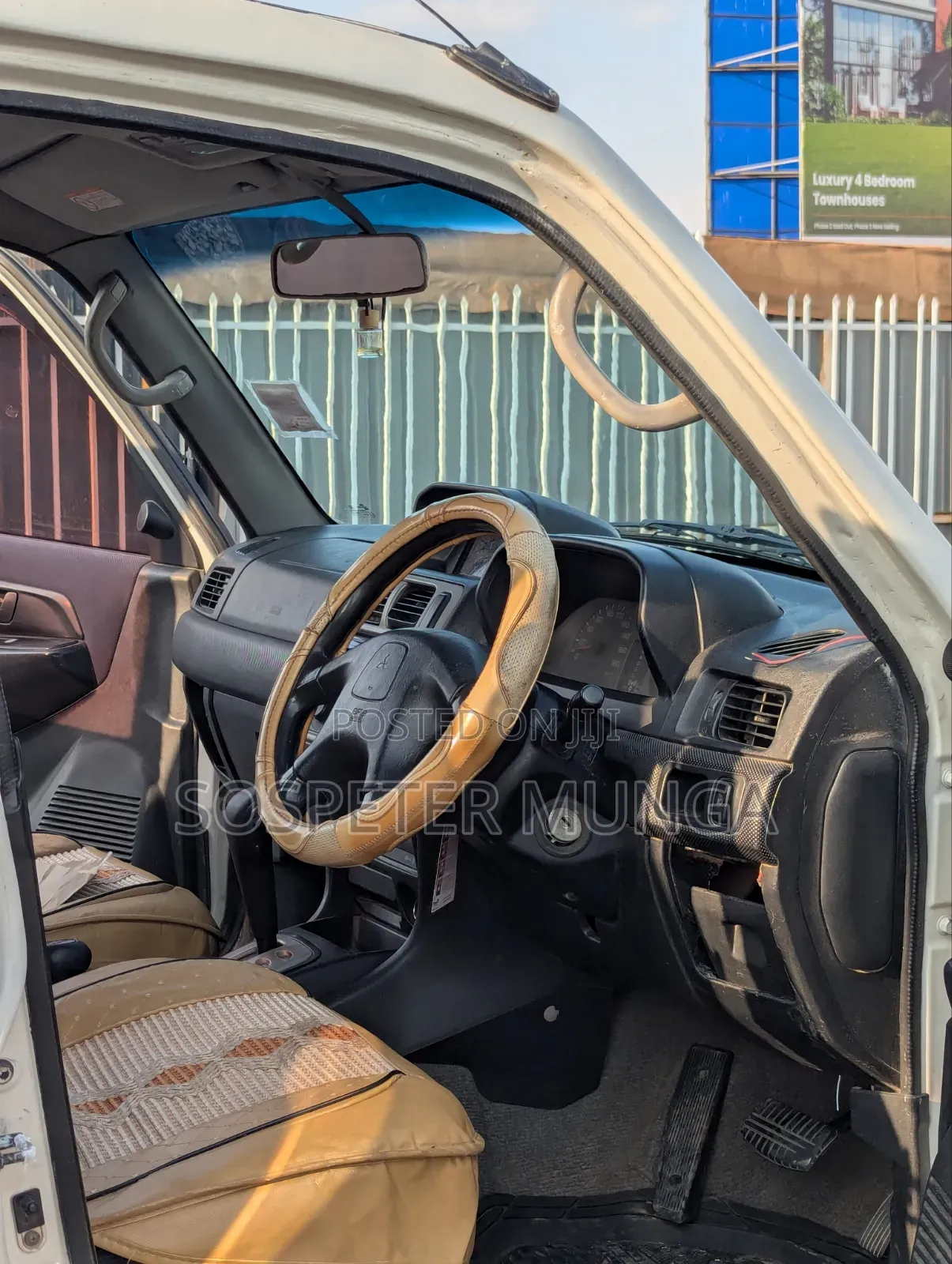 Mitsubishi Pajero 2000 White