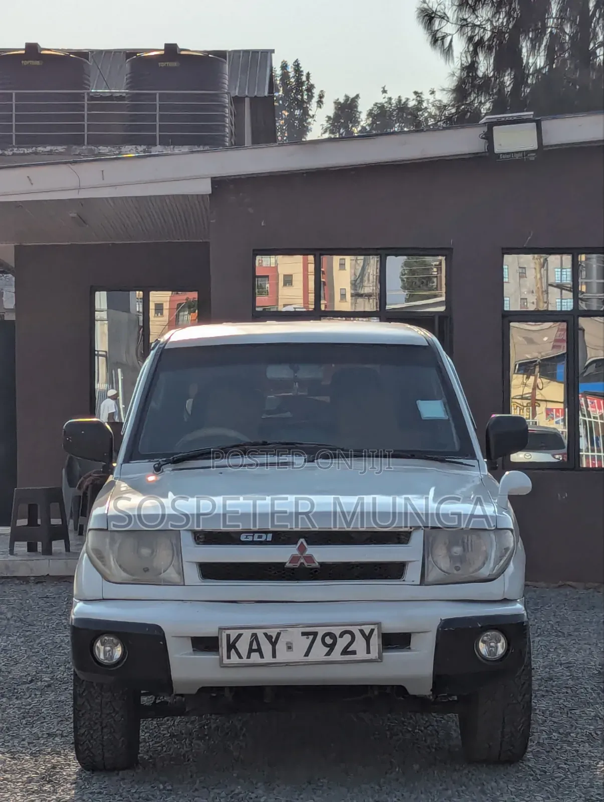 Mitsubishi Pajero 2000 White