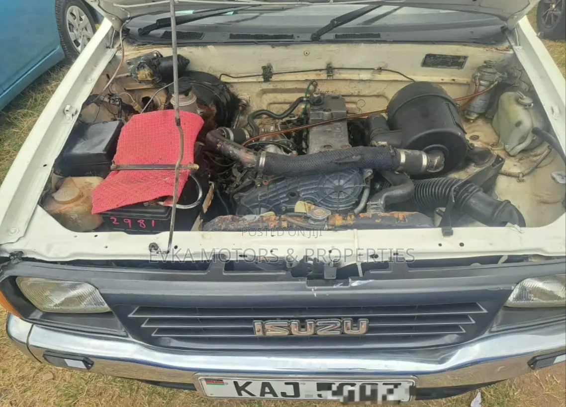 Isuzu Tougher 1997 White