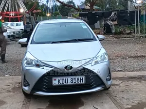 Toyota Vitz 2018 Silver