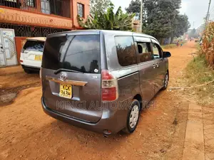 Toyota Noah 2010 Gray