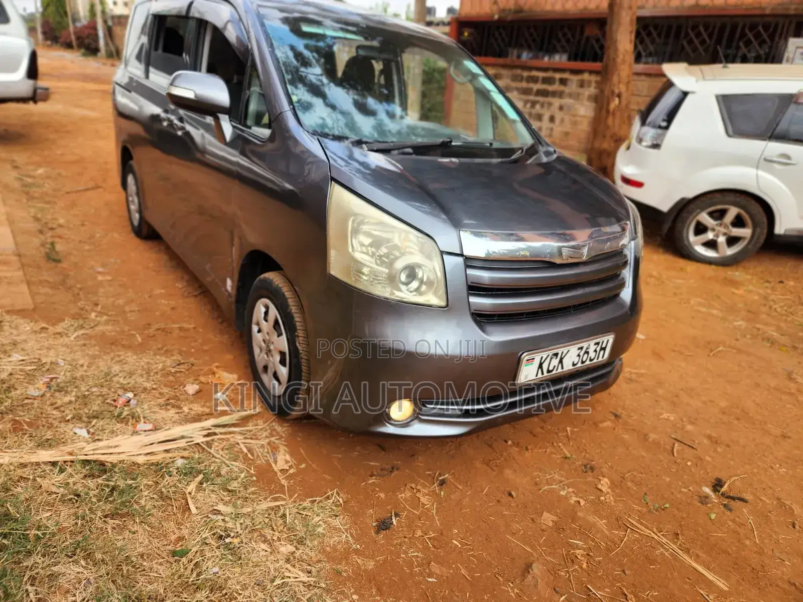 Toyota Noah 2010 Gray