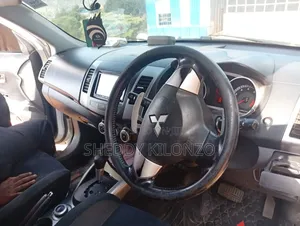 Mitsubishi Outlander 2010 White
