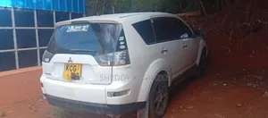 Mitsubishi Outlander 2010 White