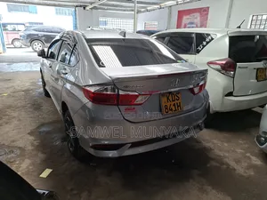 Honda Grace 2018 Silver
