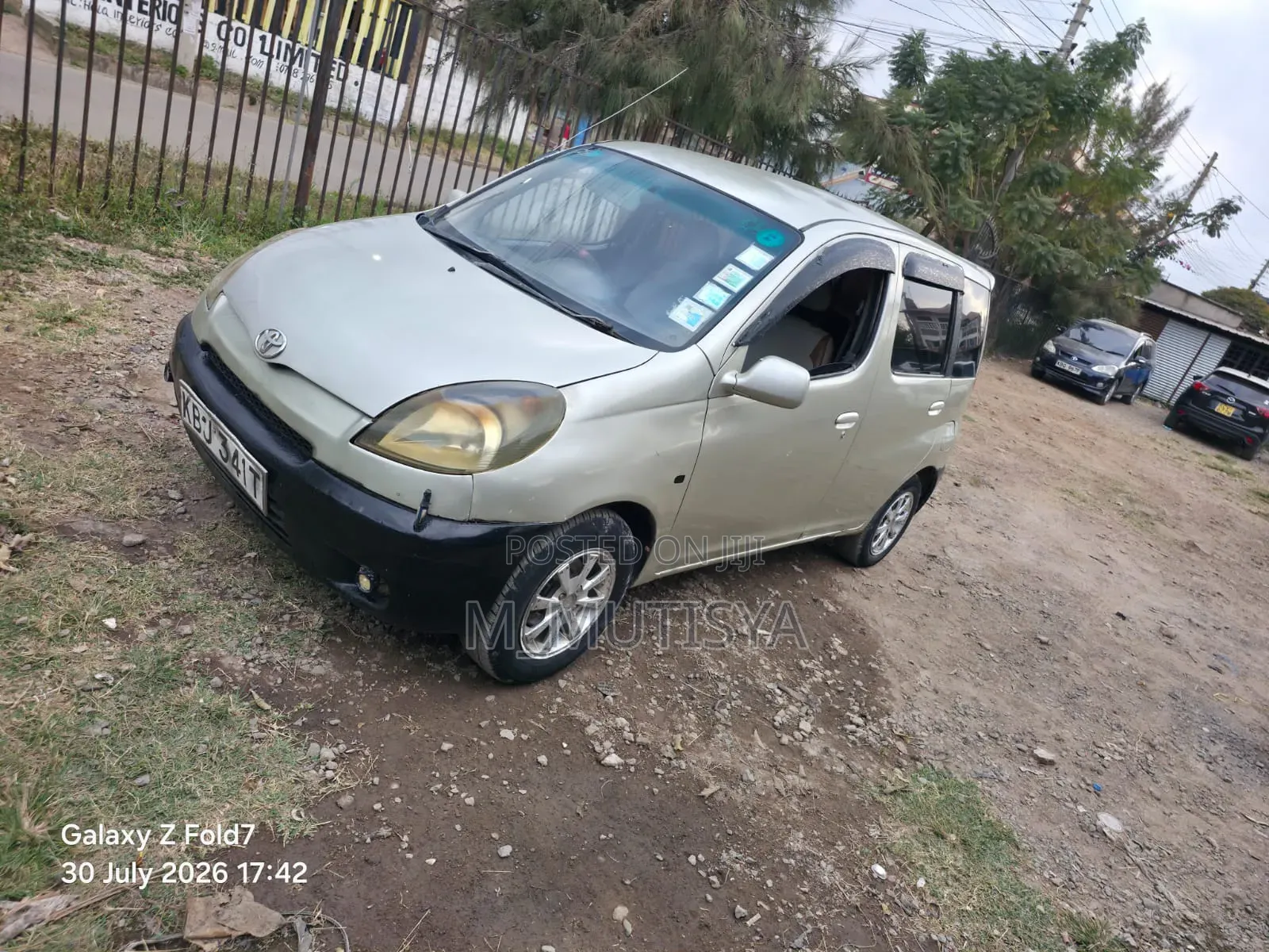 Toyota Fun Cargo 2003 Gold