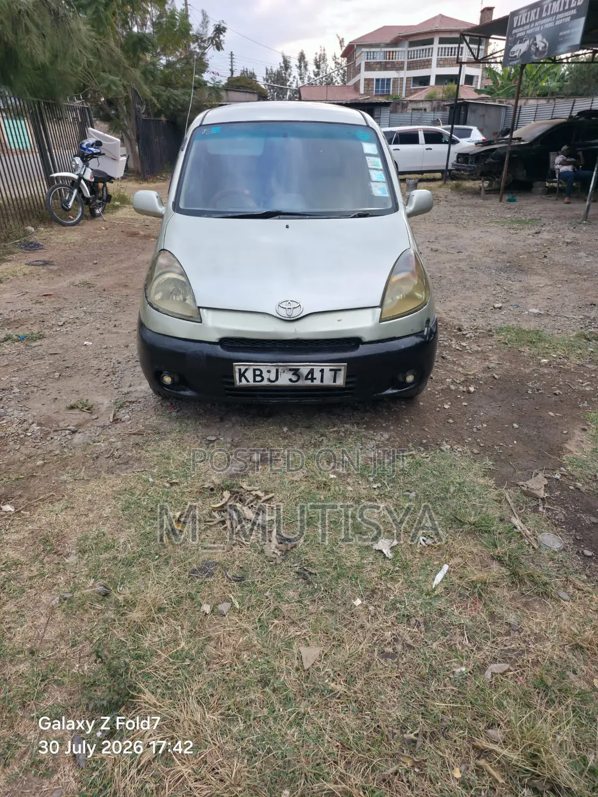 Toyota Fun Cargo 2003 Gold