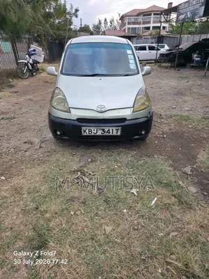 Toyota Fun Cargo 2003 Gold