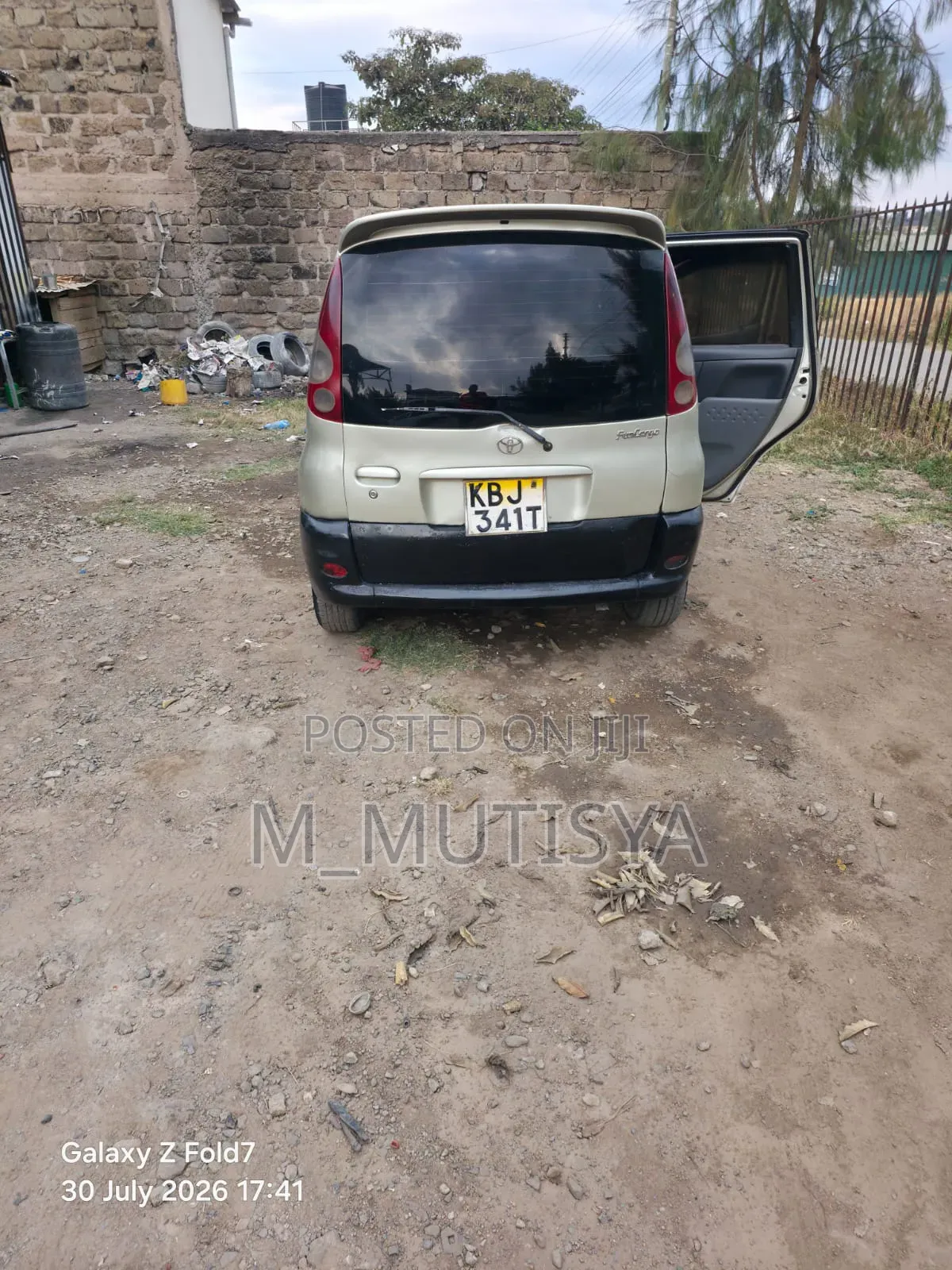Toyota Fun Cargo 2003 Gold