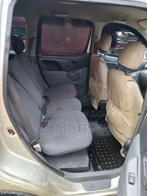 Toyota Fun Cargo 2003 Gold