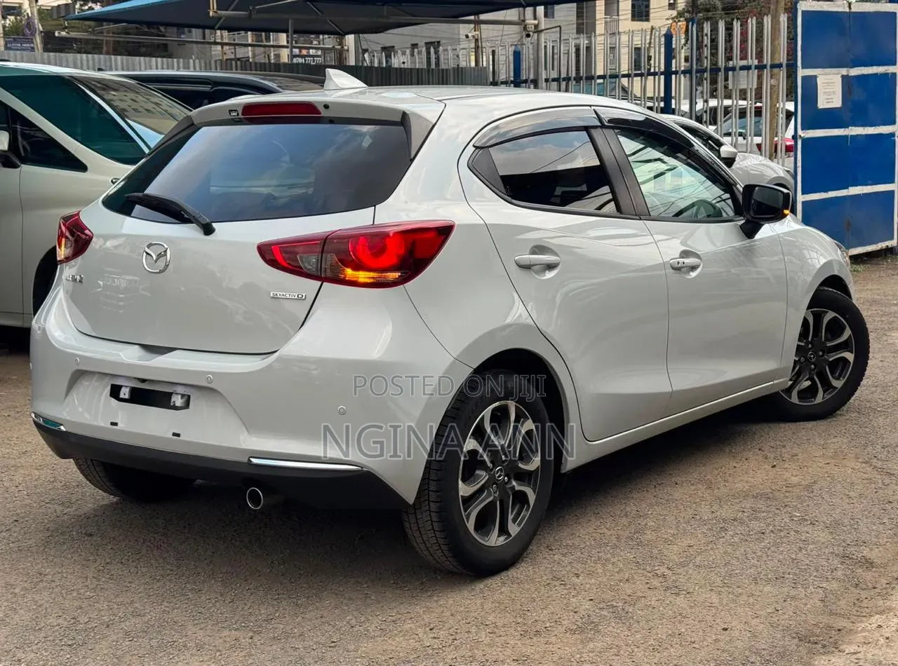 Mazda 2 2019 Silver