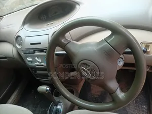 Toyota Platz 2005 Beige