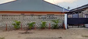 8bdrm Bungalow in Bombolulu for sale