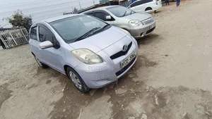 Toyota Vitz 2008 Silver
