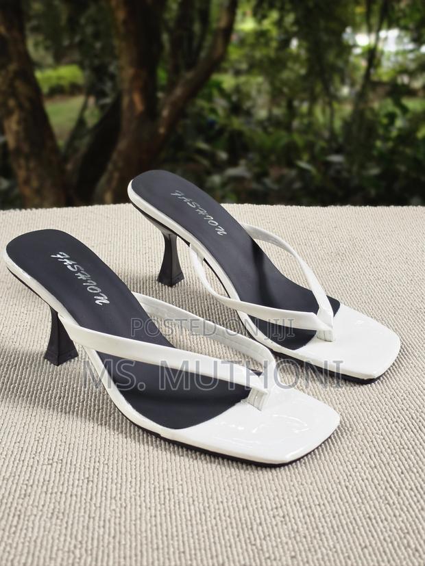 Elegant Comfy Chic Pyramid Heel Size 38-41 - thumbnail 3