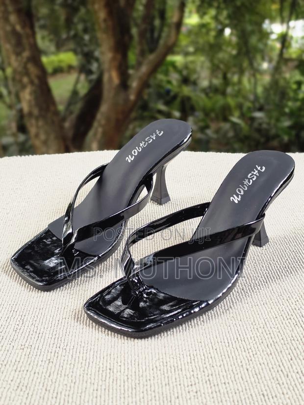 Elegant Comfy Chic Pyramid Heel Size 38-41 - thumbnail 2