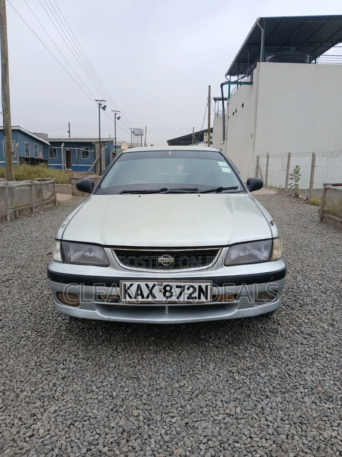 Nissan Sunny 2000 Silver