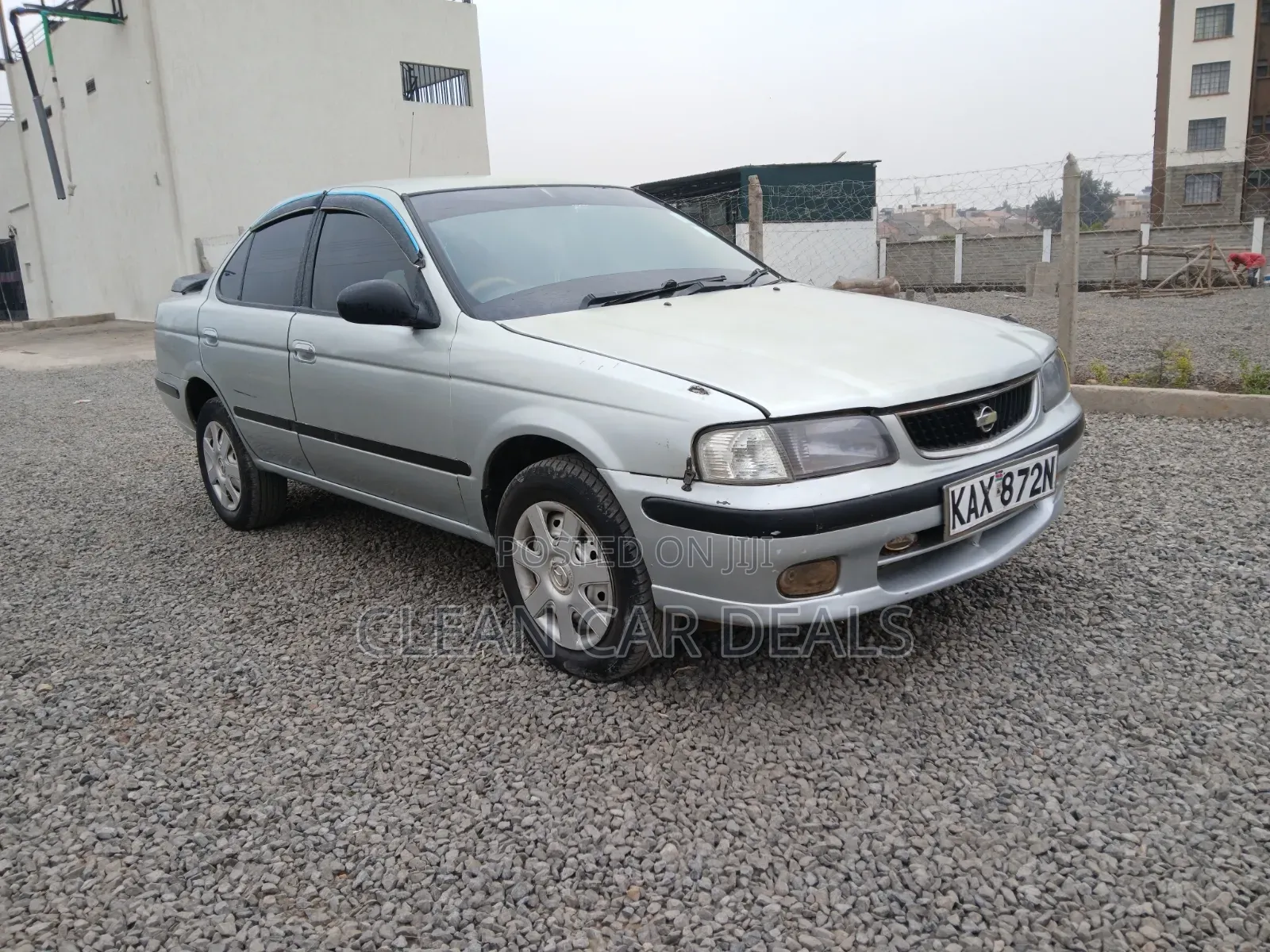 Nissan Sunny 2000 Silver