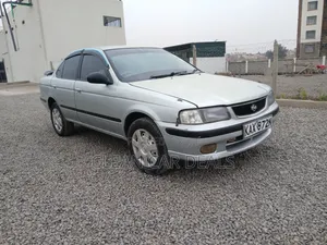 Nissan Sunny 2000 Silver
