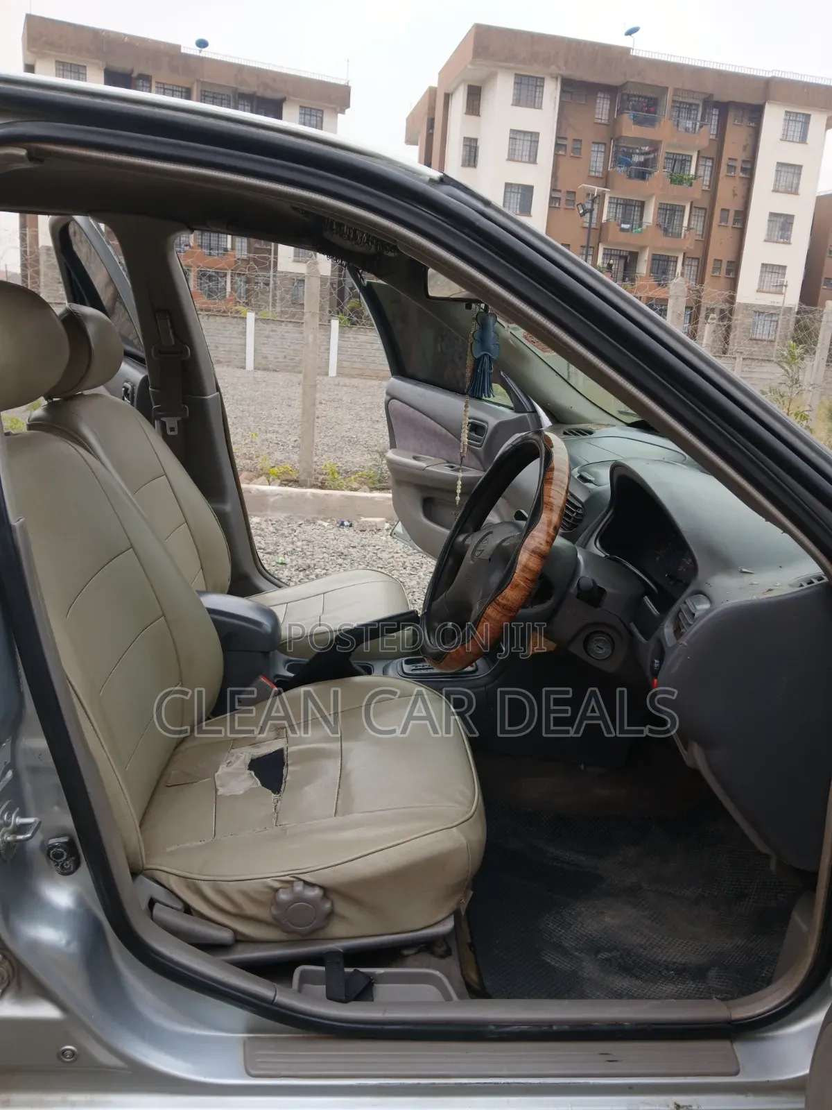 Nissan Sunny 2000 Silver