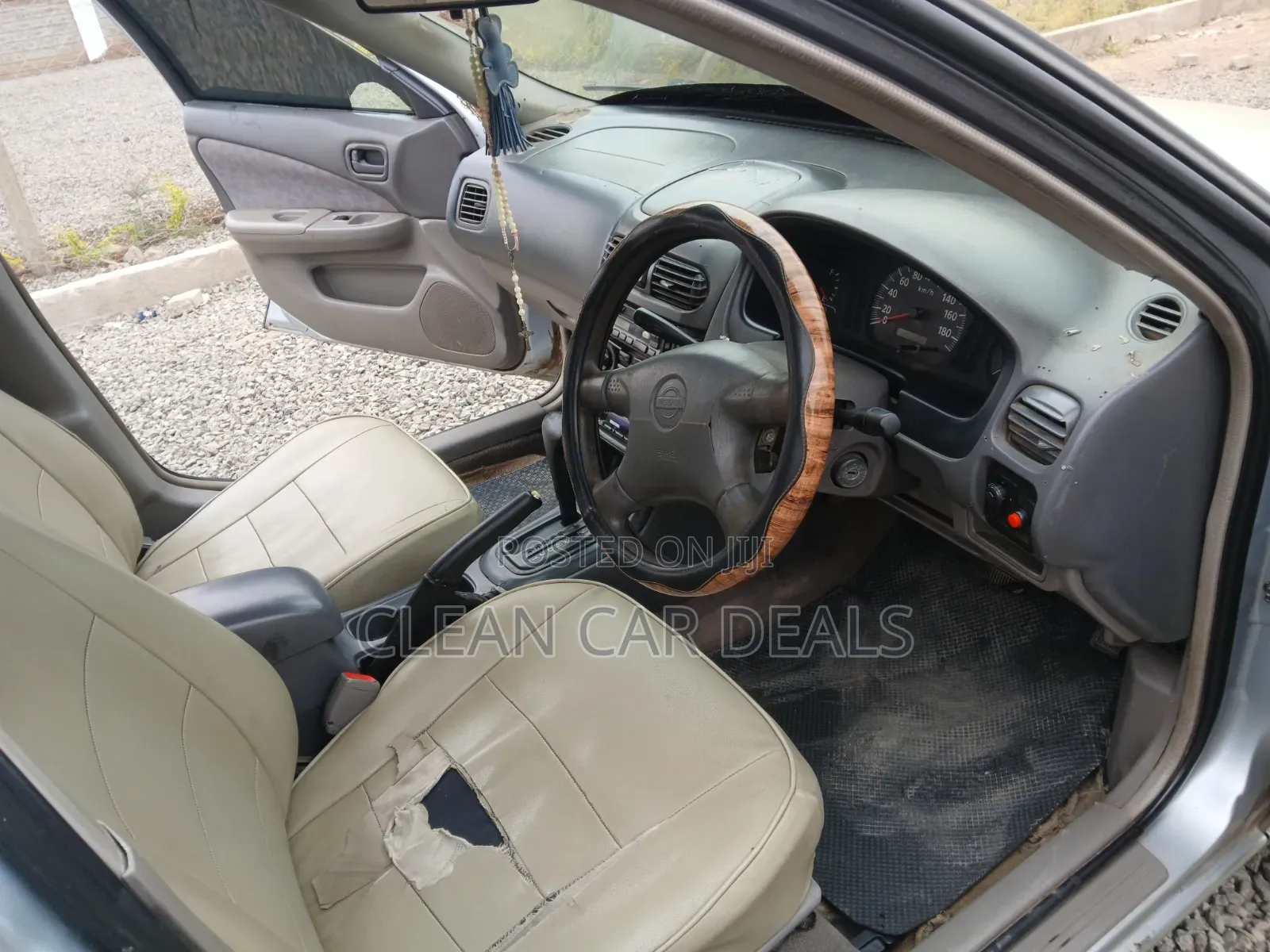 Nissan Sunny 2000 Silver