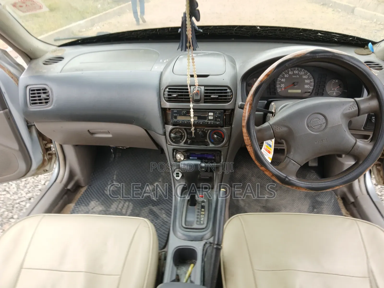 Nissan Sunny 2000 Silver