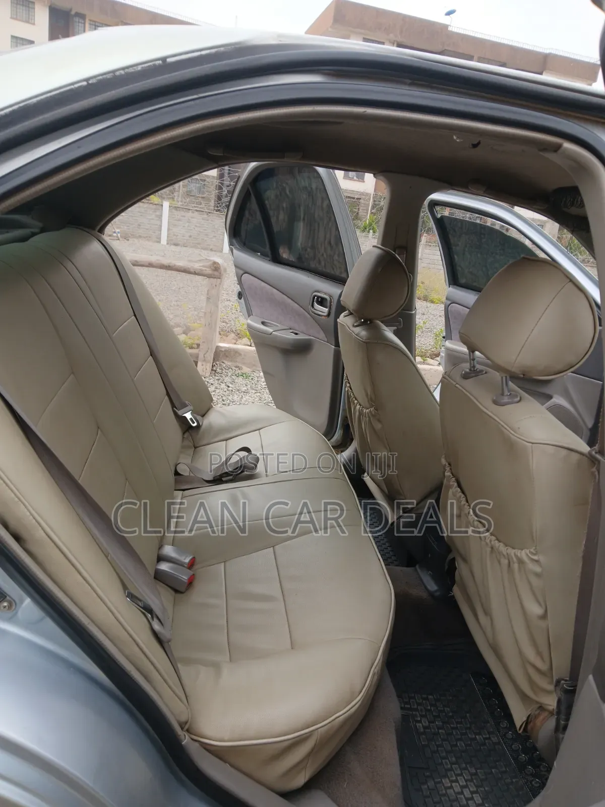 Nissan Sunny 2000 Silver