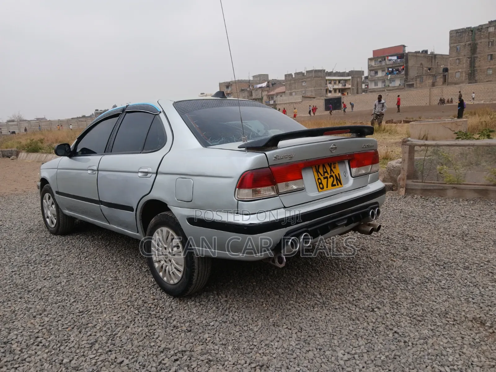 Nissan Sunny 2000 Silver