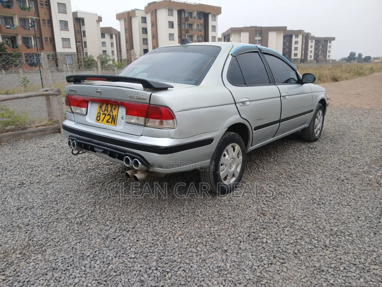 Nissan Sunny 2000 Silver