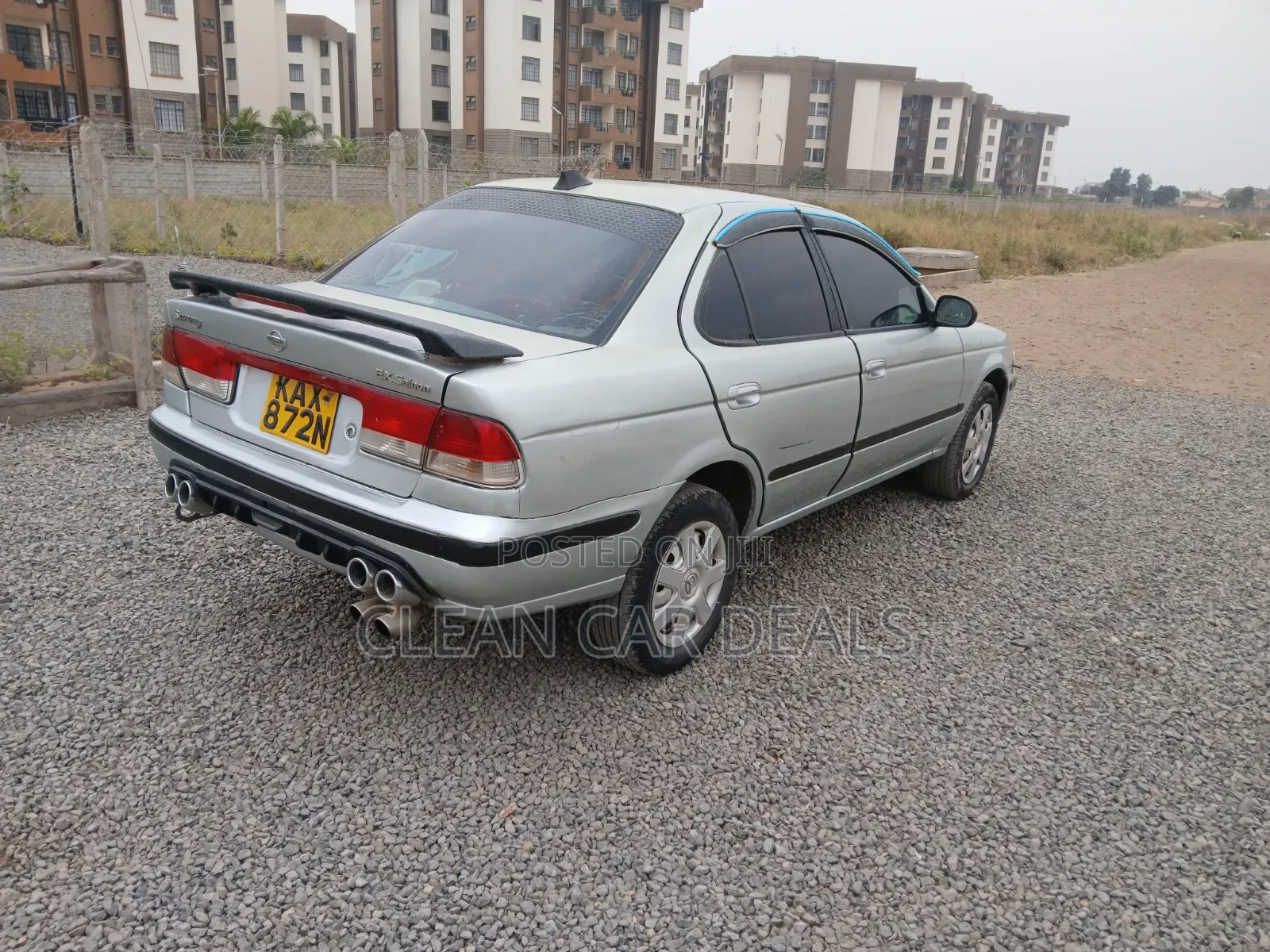 Nissan Sunny 2000 Silver