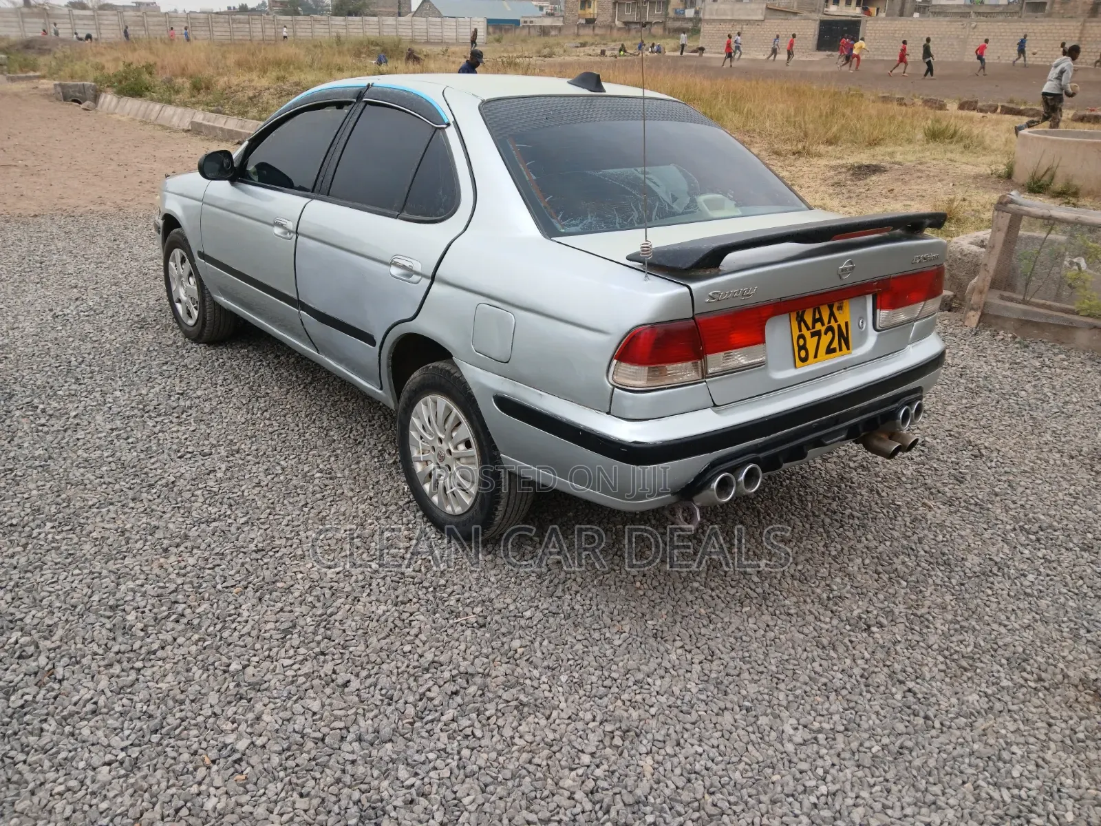 Nissan Sunny 2000 Silver