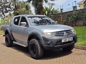 Mitsubishi L200 2012 Silver