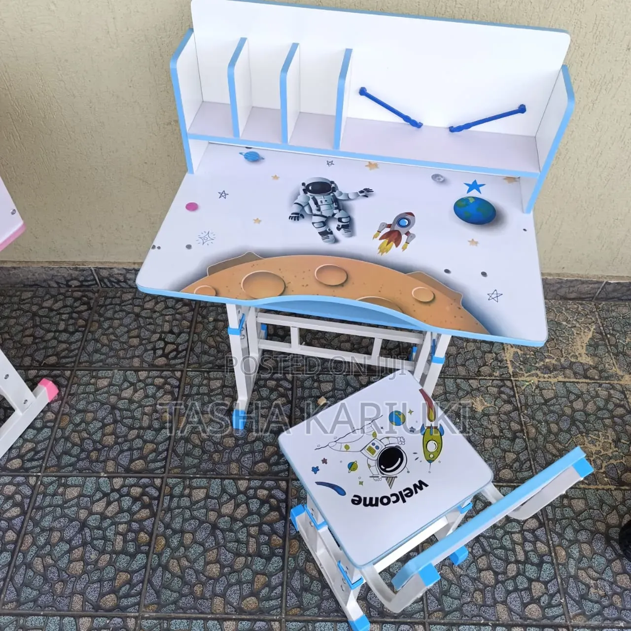 Partitioned Kids Study Table