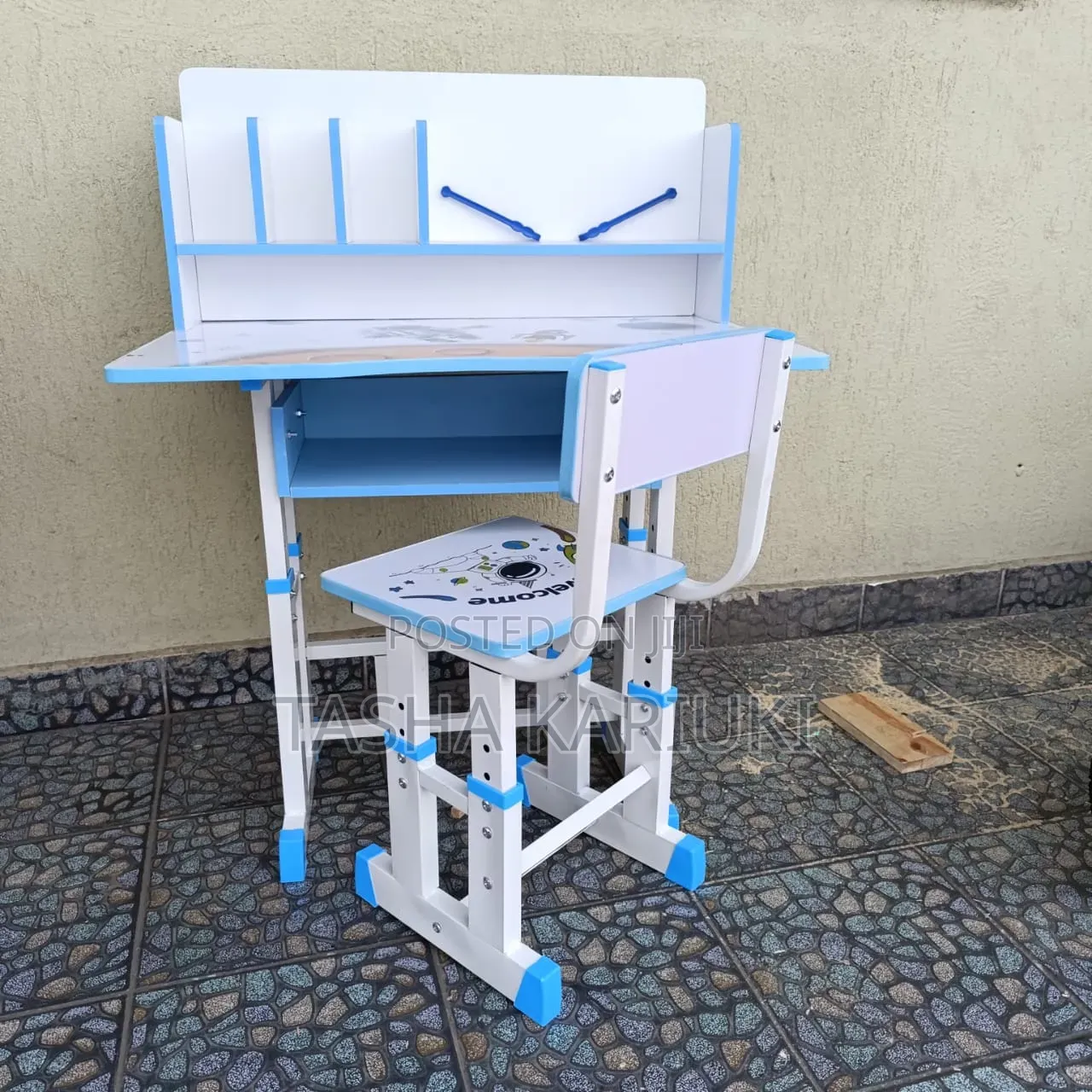 Partitioned Kids Study Table