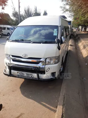 Toyota HiAce 2011 White