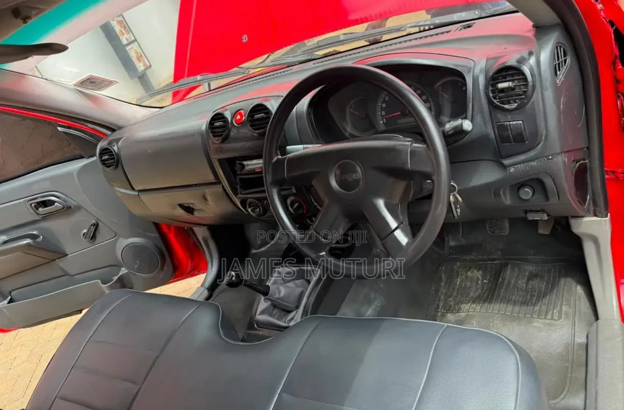 Isuzu D-MAX 2010 Red