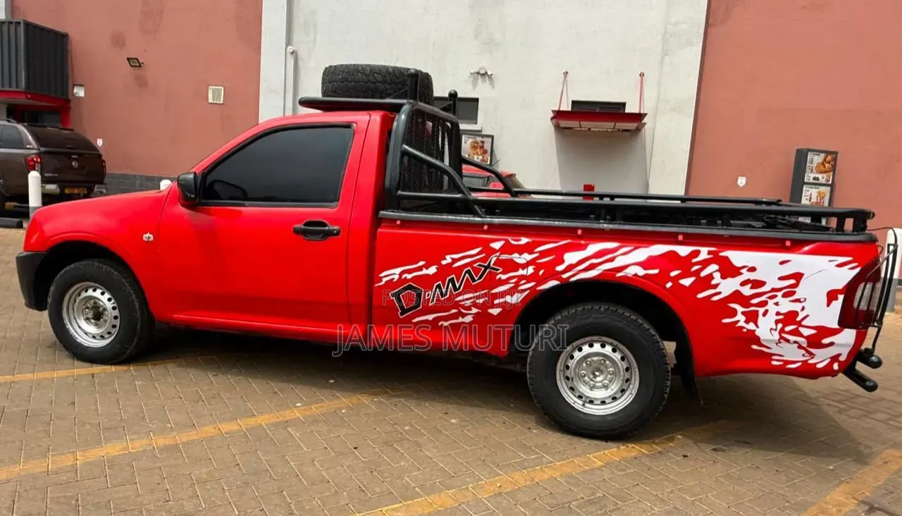 Isuzu D-MAX 2010 Red