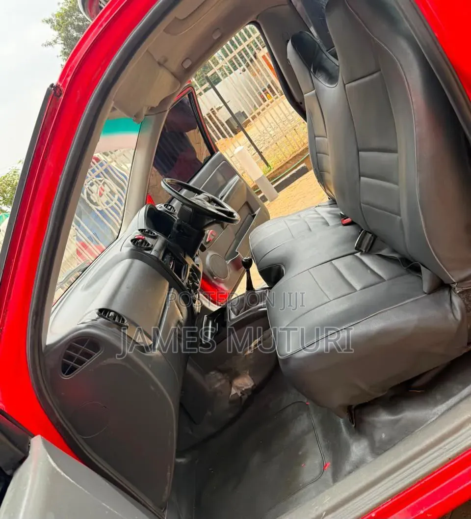 Isuzu D-MAX 2010 Red
