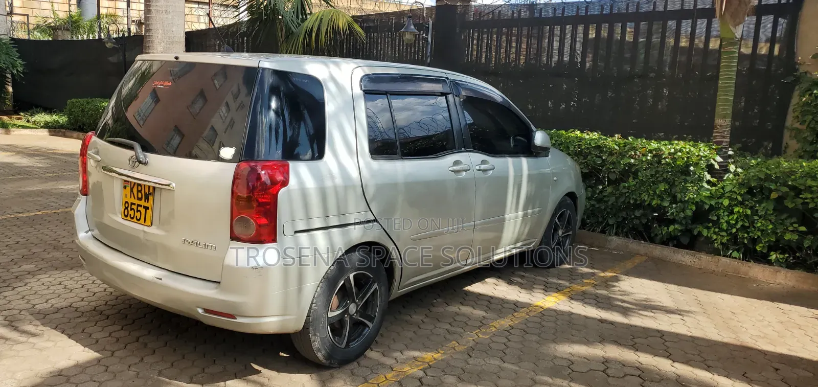 Toyota Raum 2006 Beige
