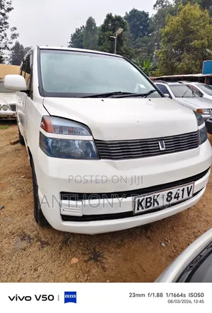 Toyota Voxy 2004 White