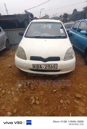 Toyota Vitz 2001 White