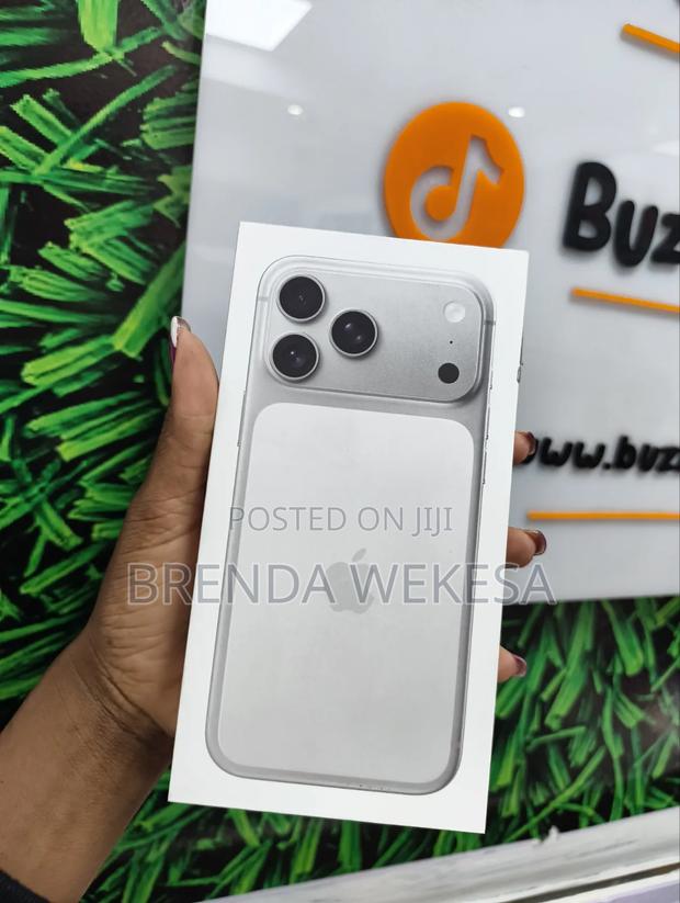 New Apple iPhone 17 Pro Max 512 GB Silver - main view