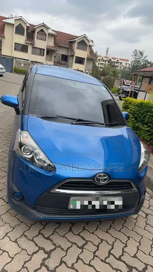 Toyota Sienta 2017 Blue