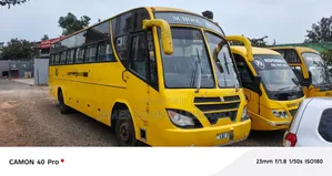 Isuzu Executive Bus 2000 Yellow