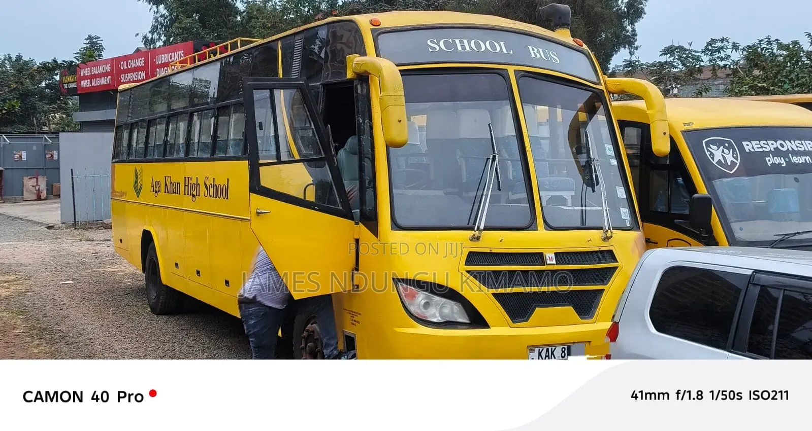 Isuzu Executive Bus 2000 Yellow
