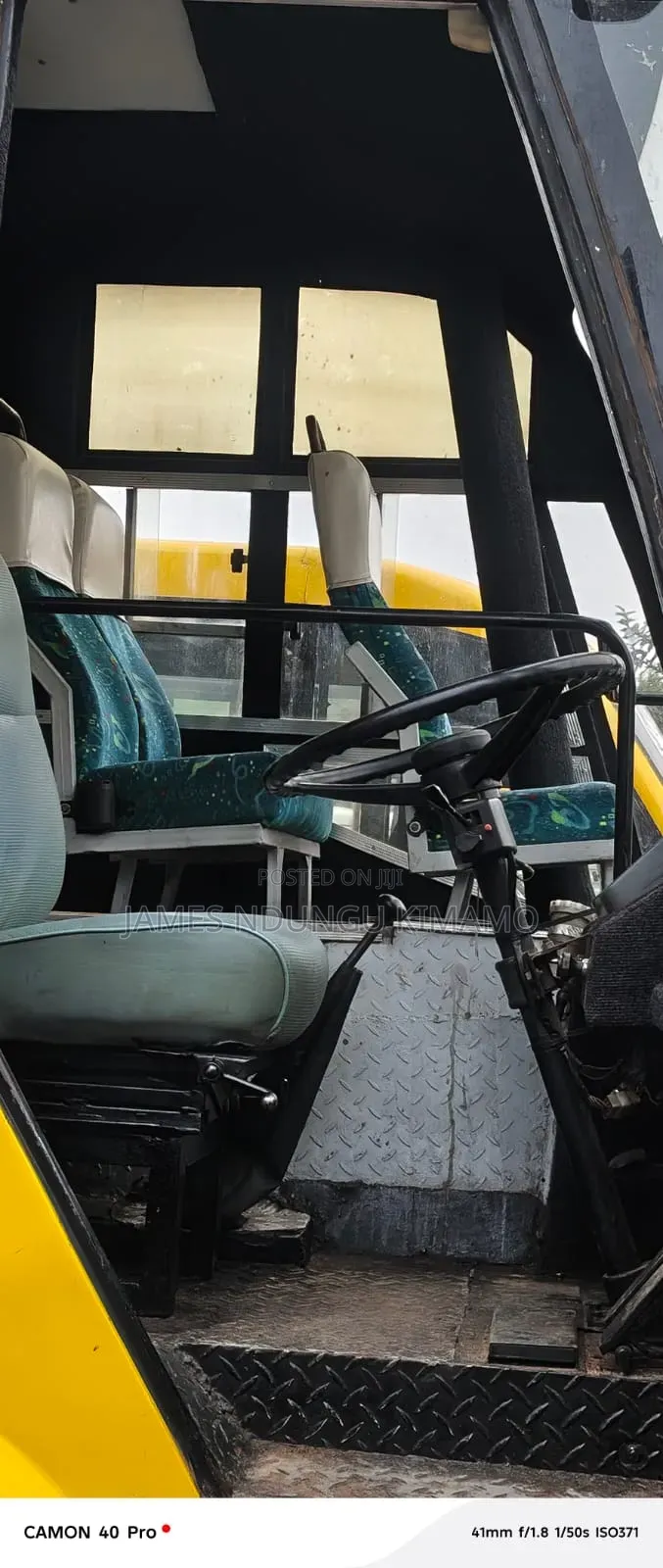 Isuzu Executive Bus 2000 Yellow