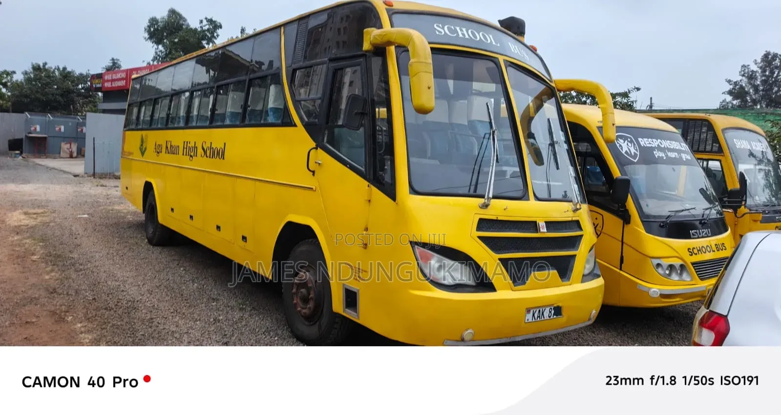 Isuzu Executive Bus 2000 Yellow