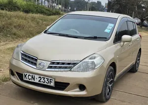 Nissan Tiida 2010 Gold