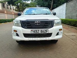 Toyota Hilux 2013 White